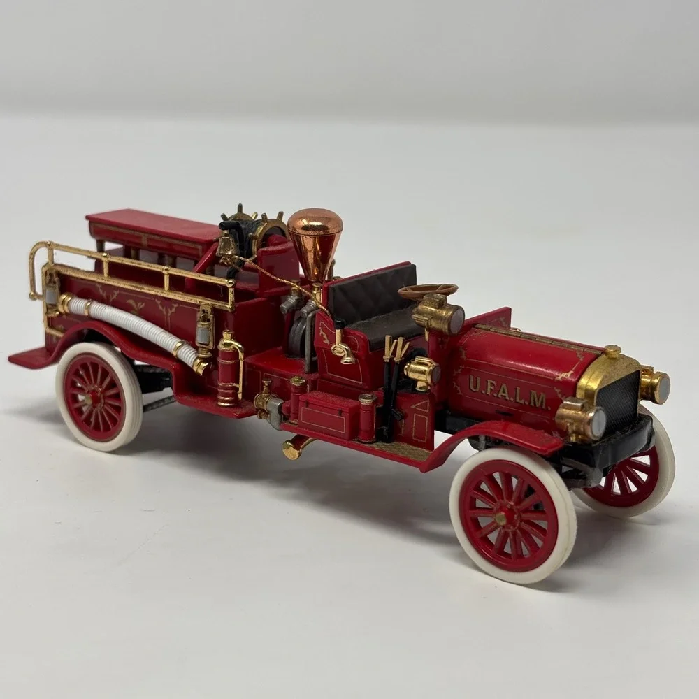 Matchbox Models of Yesteryear 1911 Mack Fire Pumper YFE24 Red Gold UFALM No COA